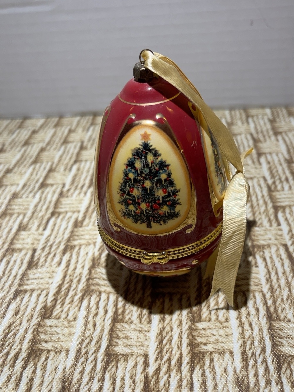 Mr Christmas Valerie Parr Hill Musical Egg Ornament Silent Night Christmas Tree